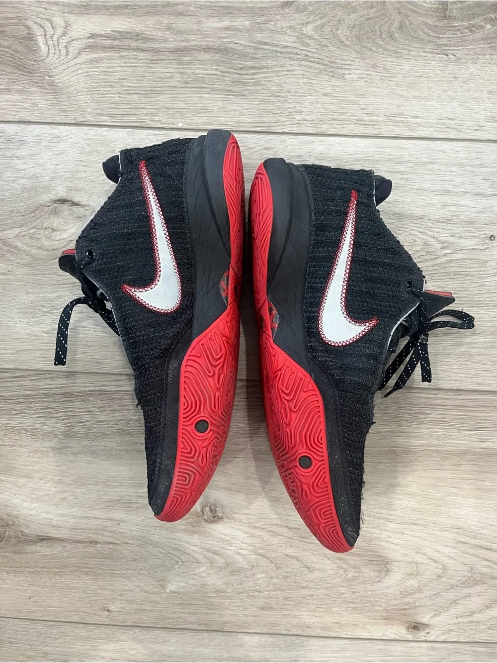 Nike LeBron Basketball Shoes Red Black